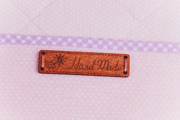 Transforme sua Moda com Etiqueta Bordada Palito: Estilo e Personalidade para Suas Peças